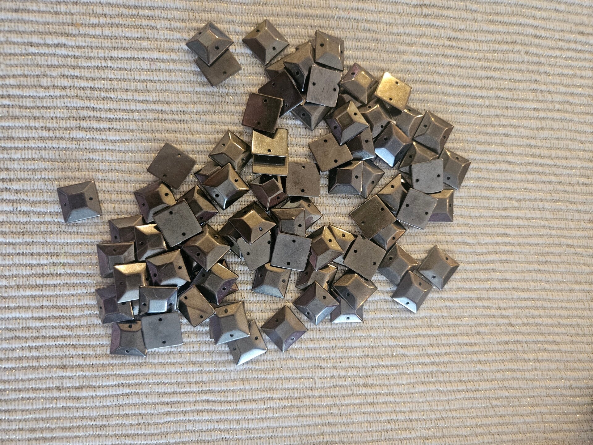 Studs: vierkant oudzilver