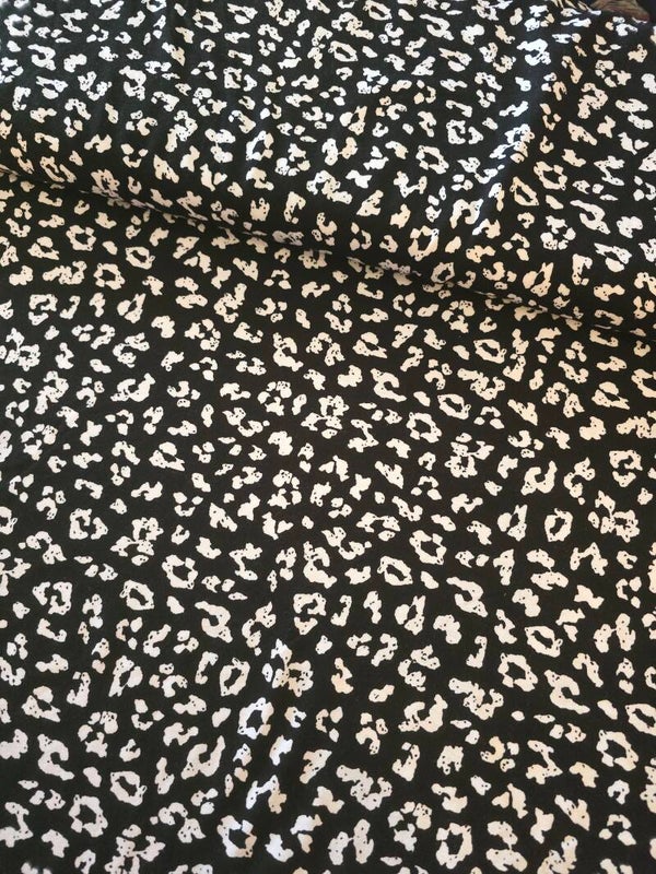 Tricot Viscose zwart wit panterprint