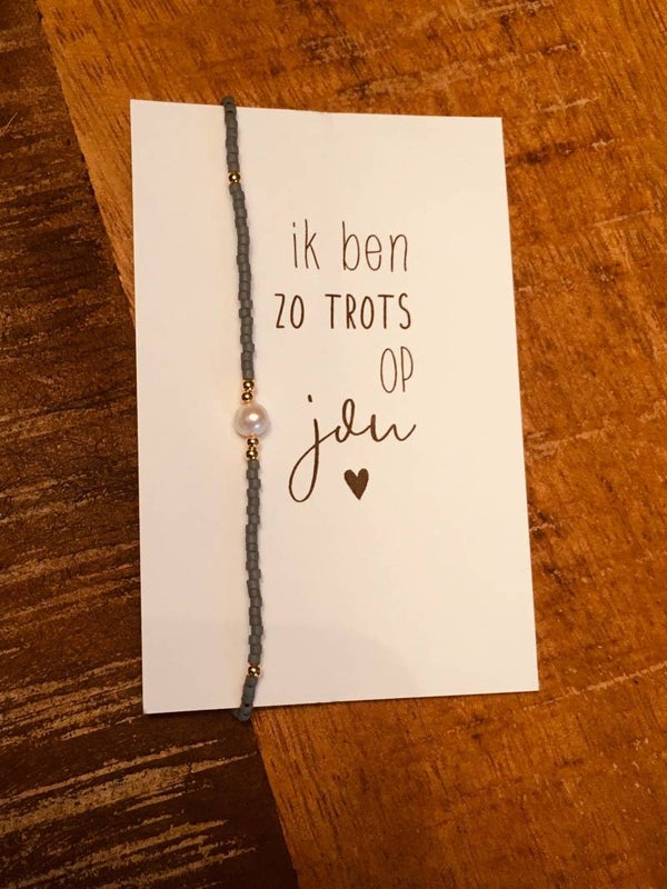 Mini kaartje met armbandje Ik ben zo trots op jou (groen)