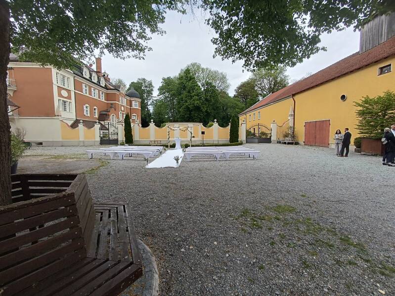 Gut Schwabhof Freie Trauung im Innenhof