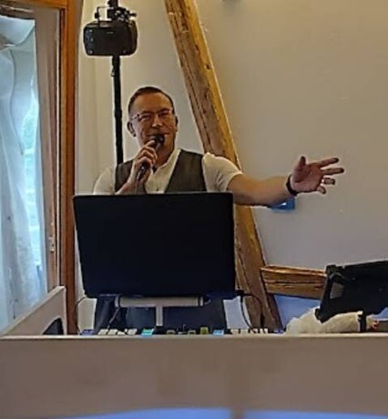 DJ Rico Cinsano euer Hochzeits DJ auf dem Berghof Riesen