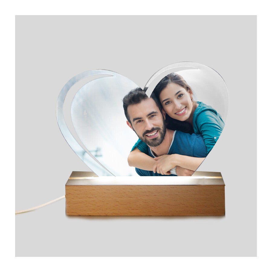 Base LED LEGNO con Plexy  forma CUORE