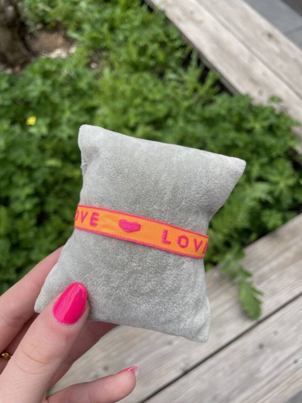 Love lintarmbandje