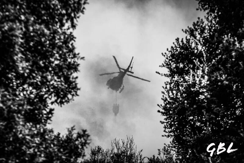 france-corsica-wildfire-water-bombing-helicopter-8-standard.jpg