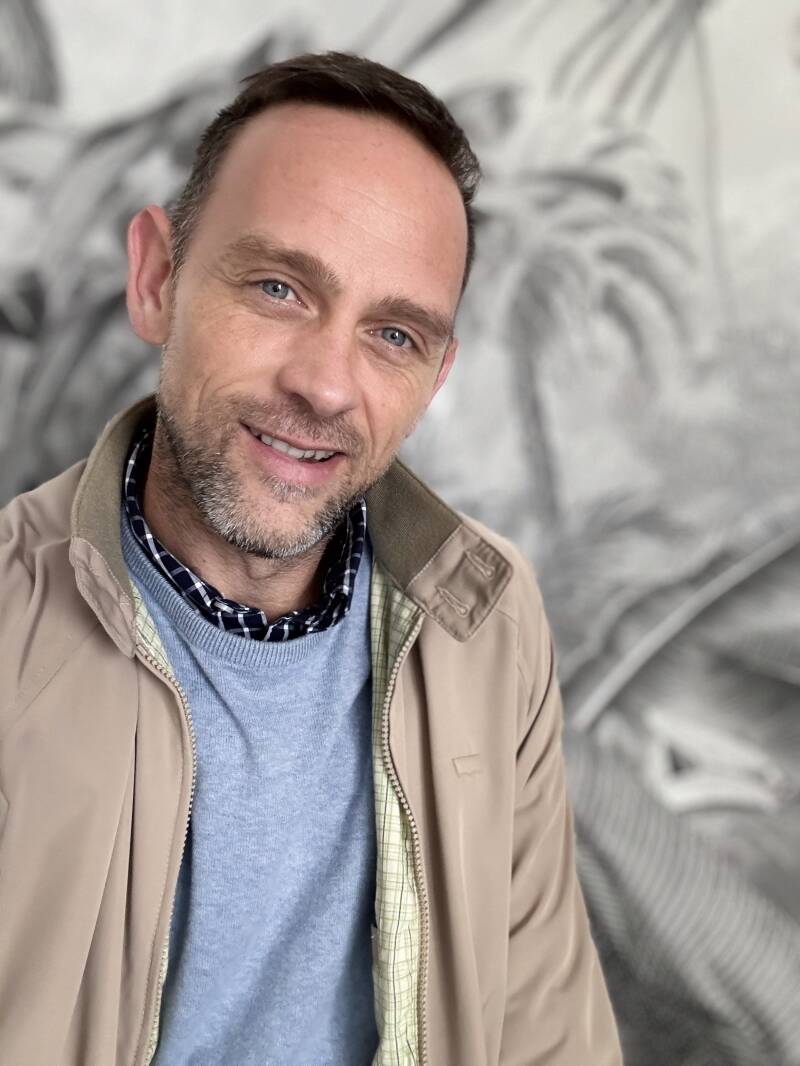 photo du créateur de la marque et des bijoux JEROME DE STEFANO artisan bijoutier créateur en France 