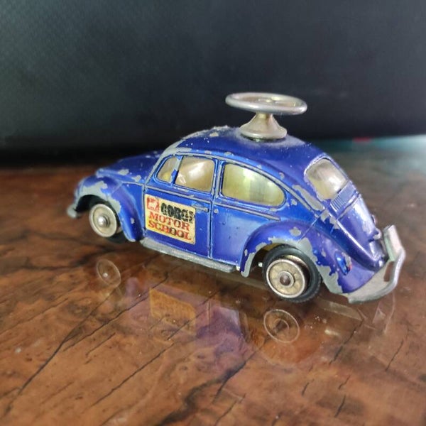 VOLKSWAGEN 1300 BERLINA SALOON  TRES RARE 1 /43 CORGI TOYS