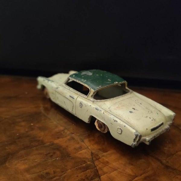 STUDBAKER Commander verte réf.24Y  1/43 DINKY TOYS