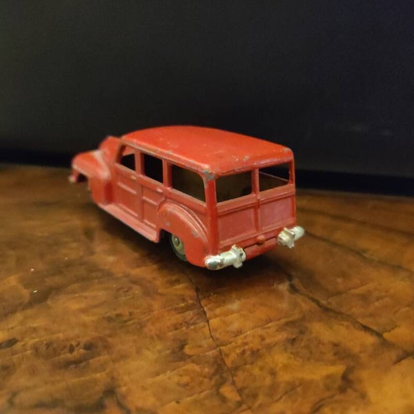 PLYMOUTH 27F  1/43 DINKY TOYS