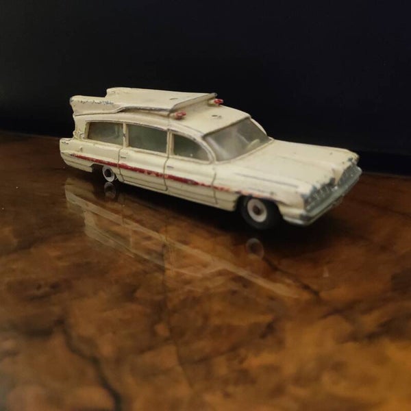 SUPERIOR CRITERION ambulance ref : 263  1/43 DINKY TOYS