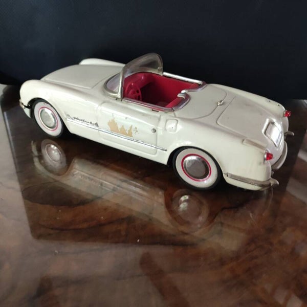 DELUXE OPEN SEDAN A FRICTION   1/18  ND