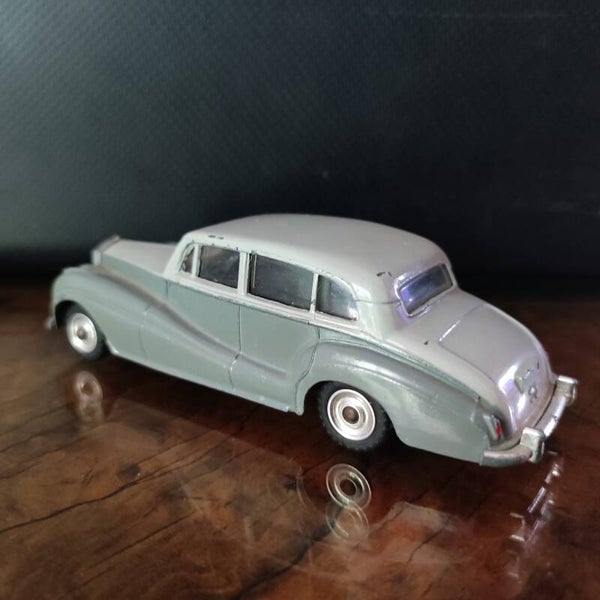 Rolls Royce argent wraith REF 150 1/43 Dinky Toys ENGLAND