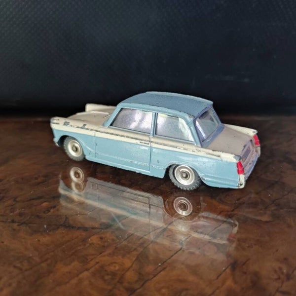 Triumph Herald No. 189  1/43 DINKY TOYS