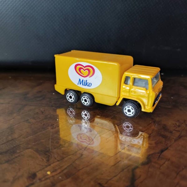 Camion Glace Miko Jaune A-43 Publicitaire 1/87