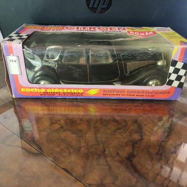 CITROEN Traction neuve en boite j 1/18  ROMAN
