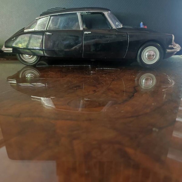CITROEN DS 19 Berline "Présidentielle" Noir 1963 1/18 SOLIDO