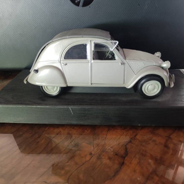 CITROEN 2CV 1952 1/18 MAISTO