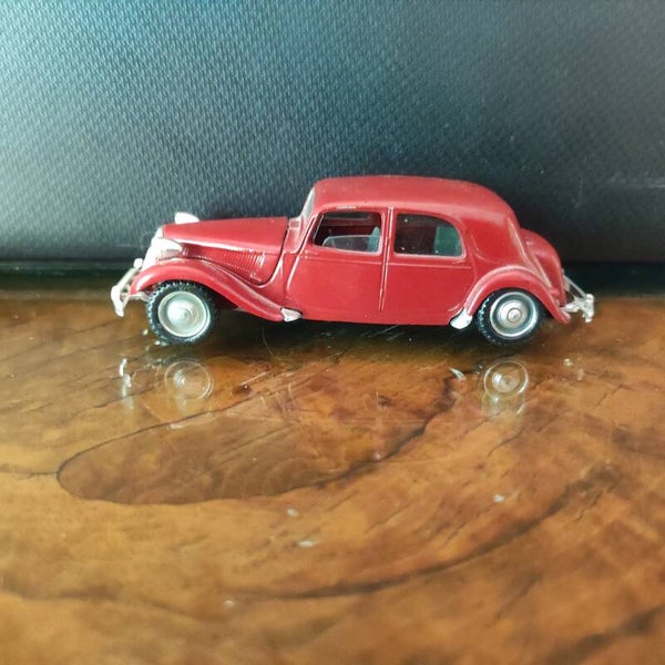 CITROEN  Traction 15 SIX BORDEAUX  1/43 SOLIDO