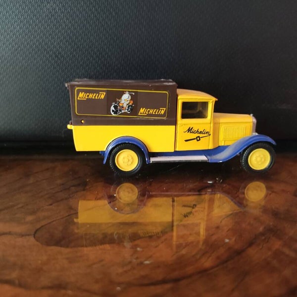 CITROEN C4F jaune, publicité "Michelin" 1/43 SOLIDO