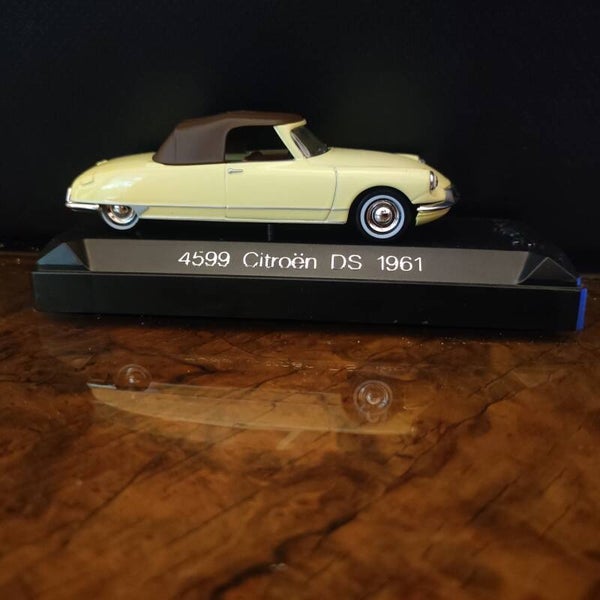 CITROEN DS - CABRIOLET / CONVERTIBLE - 1961 - REF 4599 1/43 SOLIDO