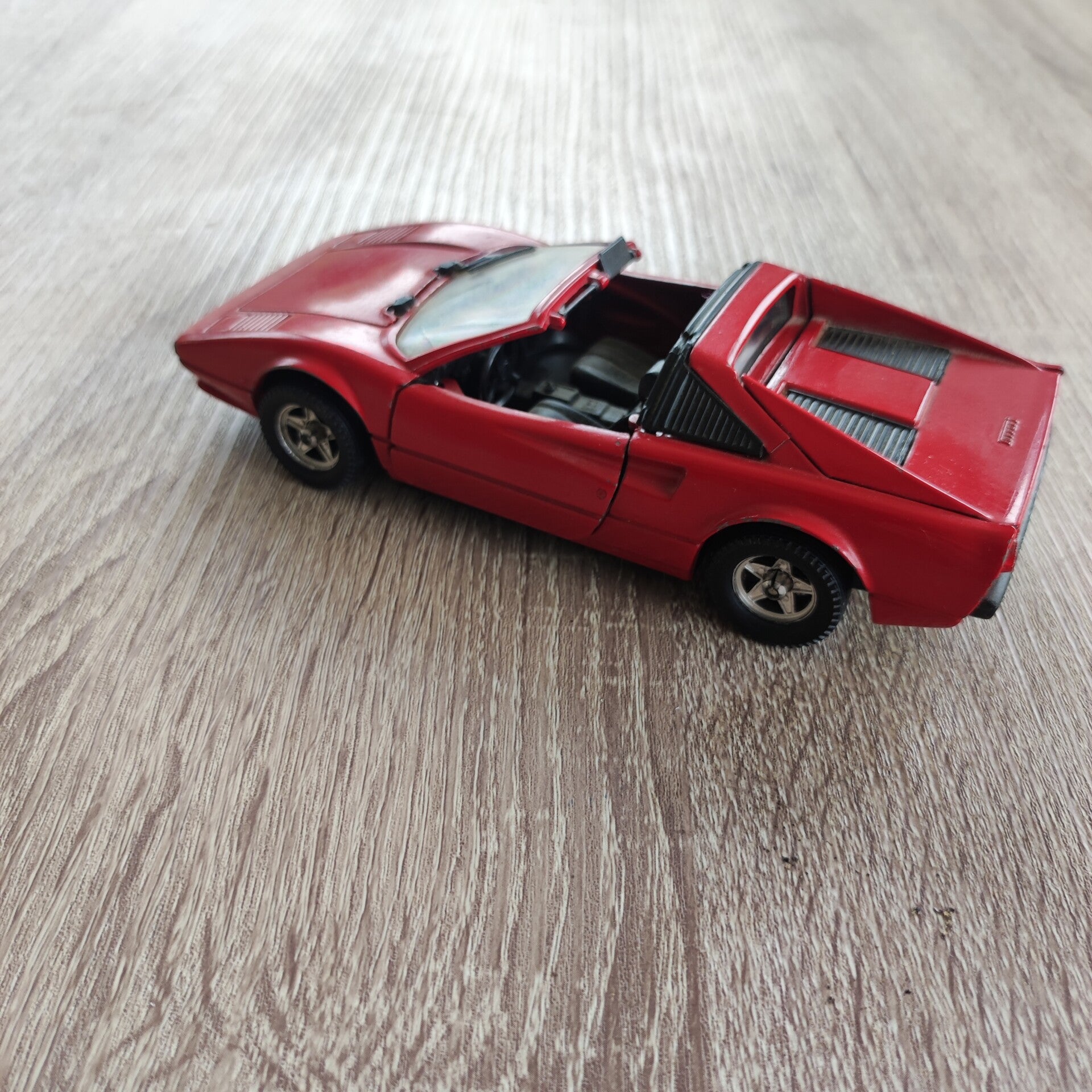 FERRARI 308 GT ROUGE  1/24  POLISTIL