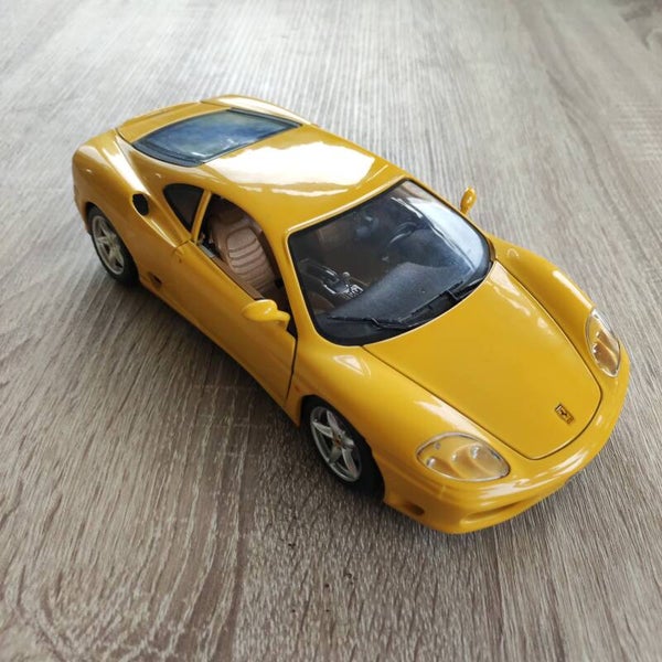 FERRARI 360 Modena 1999 JAUNE 1/18 BURAGO