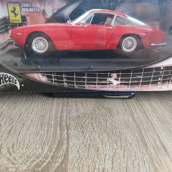 FERRARI 250 GT Berlenitta 1/18 HotWheels
