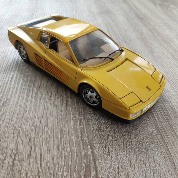 FERRARI TESTAROSSA  1984 JAUNE 1/18 BURGAO