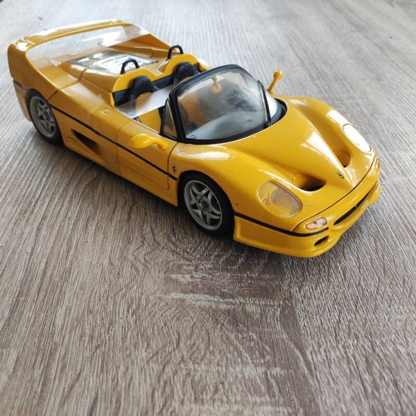 FERRARIF F50 berlinetta  1/18 HOT WHEELS 25728
