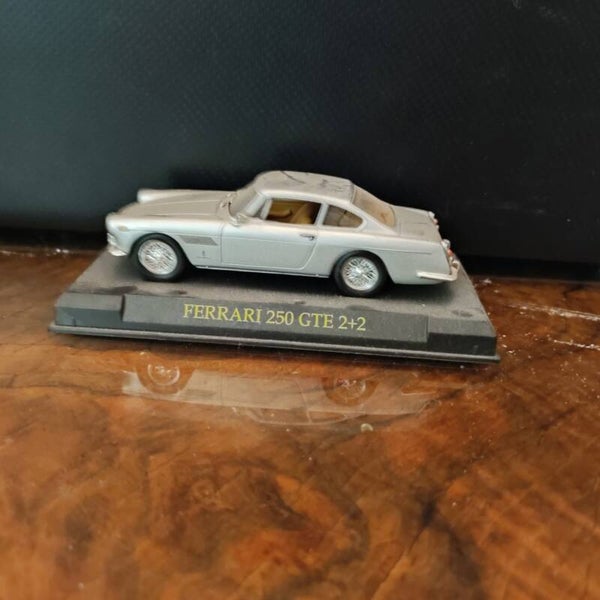 Ferrari 250 GTE 2+2 1/43 Ixo - Fabbri Ferrari Collection