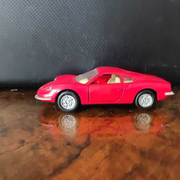 Ferrari dino 246 GT 1/39  Maisto