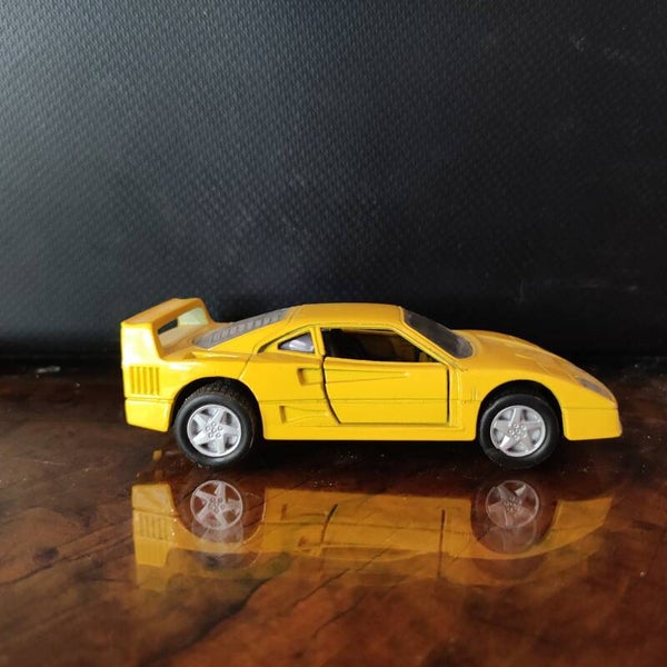 Ferrari F40 1/39  Maisto