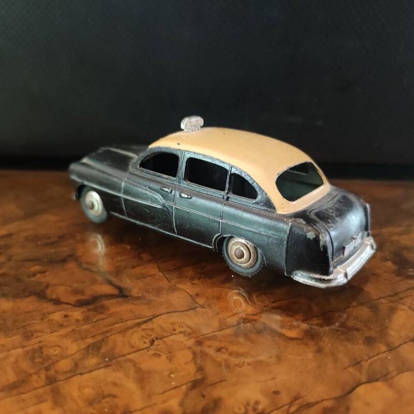 FORD Vedette Taxi 24X  1/43 IDINKY TOYS