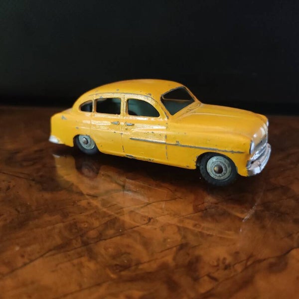FORD VEDETTE ORANGE TRES RARE   1/43 IDINKY TOYS
