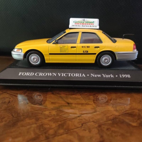 FORD CROWN VICTORIA TAXI  1/43  IXO