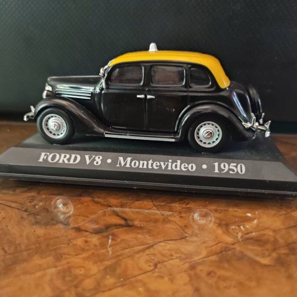 FORD V8 MONTEVIDEO 1950  1/43  IXO