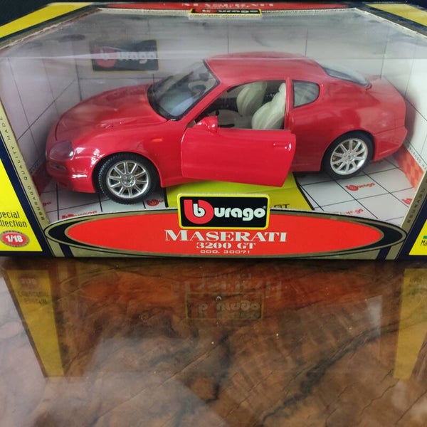 MASERATI  3200GT  1 /18  BURAGO
