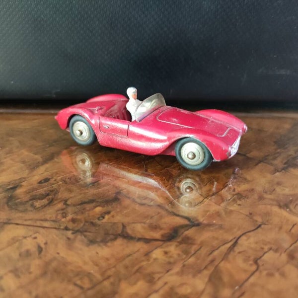 MASERATI SPORT 2000. Rouge clair REF 22A  1 /43 DINKY TOYS