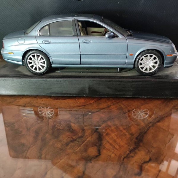 JAGUAR S-TYPE 1999 Bleu 1/18 MAISTO