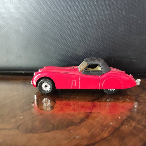 JAGUAR  XK 120  ROUGE  1/43 Corgi