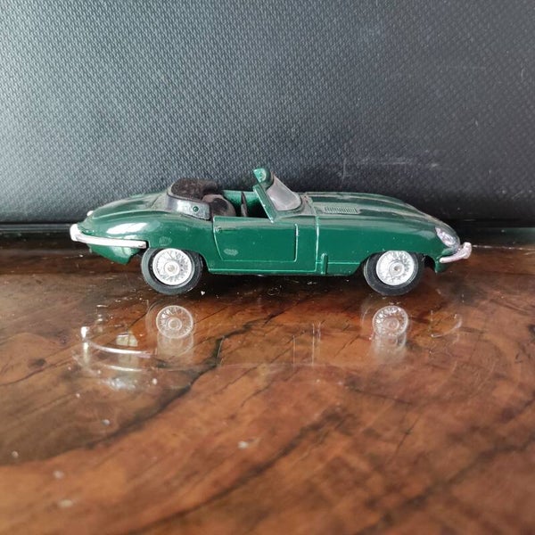 JAGUAR   E Cabriolet XKE  1/38 Maisto