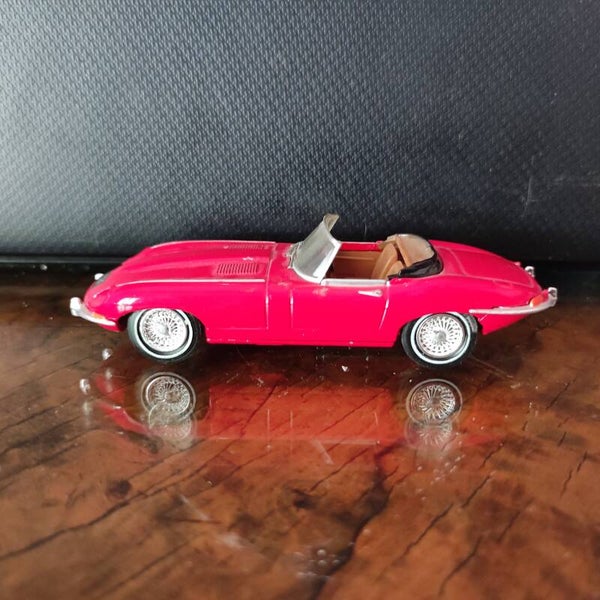 JAGUAR Type E 1967 Rouge 1/43 dinky matchbox