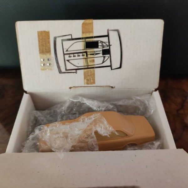 JAGUAR XJ6  Kit à Monter   1/43 MOG MODELES