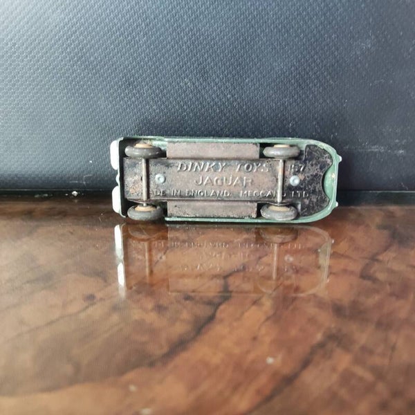 Jaguar  XK120  COUPE Verte ref 157  1/43 DINKY TOYS