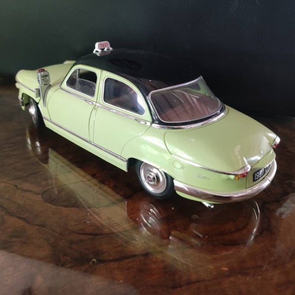 PANHARD   PL17 taxi vert 1/18  SOLIDO