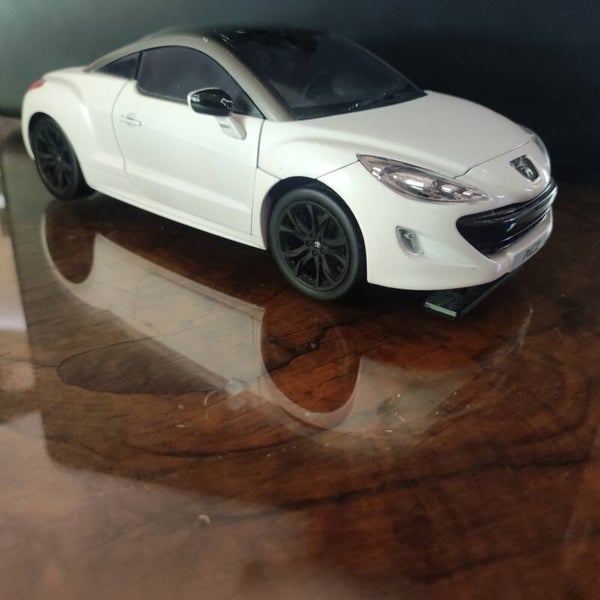PEUGEOT  RCZ BLANCHE  1/18 NOREV