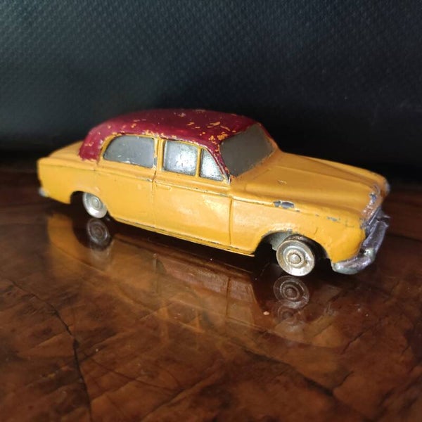 PEUGEOT 403 REF 24B  1/43   DINKY TOYS