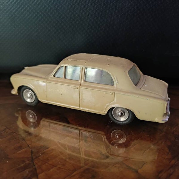 PEUGEOT 403 REF 24B   1/43   DINKY TOYS