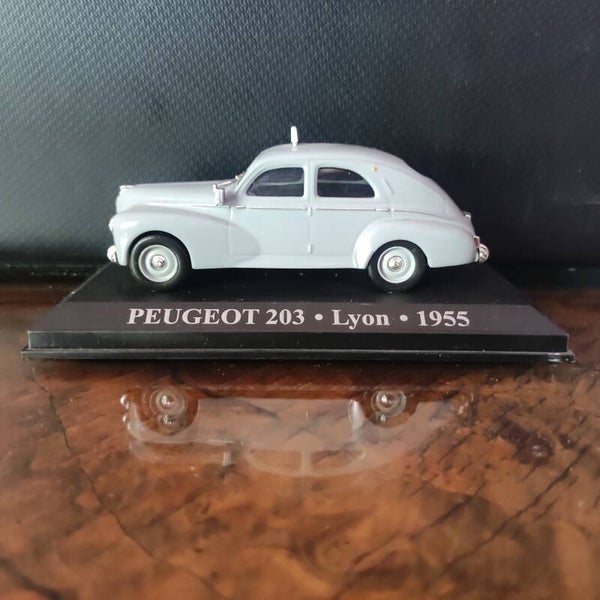 PEUGEOT 203 Lyon 1955 Taxis  1/43   IXO