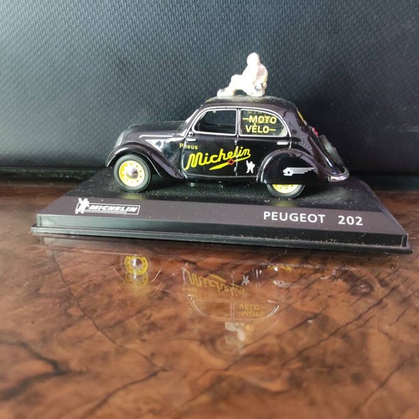 PEUGEOT 202 MICHELIN  1/43   IXO
