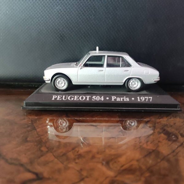 PEUGEOT 504 PARIS 1977  1/43   IXO